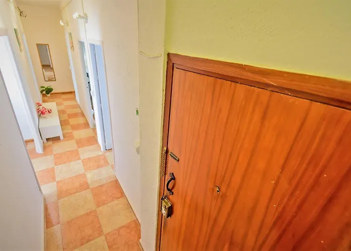 Plaza Polvorista 4-Bedroom Apartment W Balcony